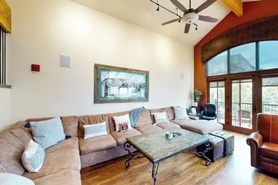 Image de Marina Park Penthouse w/Shared Hot Tub & Pool, Mountain Views, Free WiFi