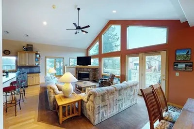 Image de Beautiful Home w/Mount Royal Views, Free WiFi, Private W/D, & Deck - Near Skiing