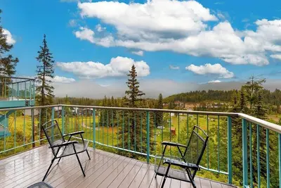 Image de Ski-in/out Purgatory condo with lake & mountain-view balcony, fireplace