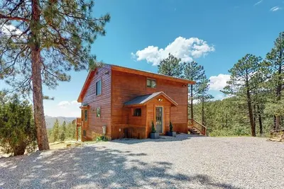 Image de Enchanting mountainside home with fireplace, skiing, lake view, & washer/dryer