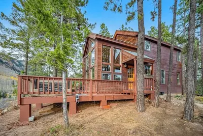 Image de Delightful mountain retreat, New private hot tub, fireplace, deck, & great views