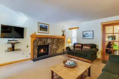 Image de Mountain Retreat with Private Deck & Yard - Close to Frisco Marina