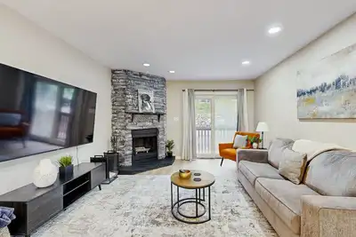 Image de Cozy mountain condo with shared hot tub and dog friendly