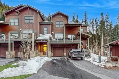 Image de Beautiful townhome w/ balcony, hot tub & mountain views. Close to slopes