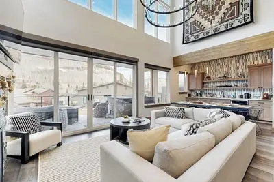 Image de Modern mountain home with W/D, hot tub, full kitchen & near ski resort