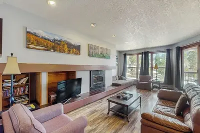 Image de Dog-Friendly Condo with Mountain Views, a Shared Indoor Pool, & a Hot Tub