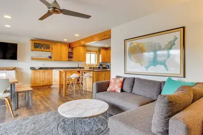 Image de Modern Townhouse w/ WiFi, Ski & Mountain Views, Pool - Walk to Slopes