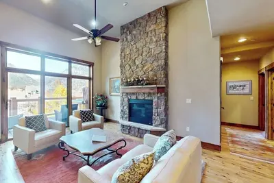 Image de Gorgeous Condo w/Private Hot Tub & Mountain Views from 3 Private Patios