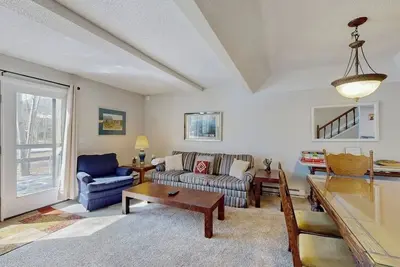 Image de Cozy townhome with fireplace & easy access to outdoor adventure