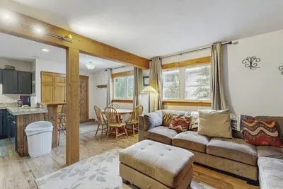 Image de Cozy home w/ wood fireplace, near town - mountain views