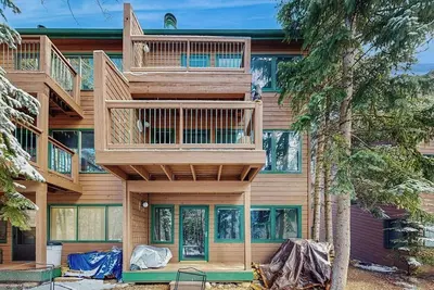 Image de Cozy townhome with private sauna & amazing Mount Royal view