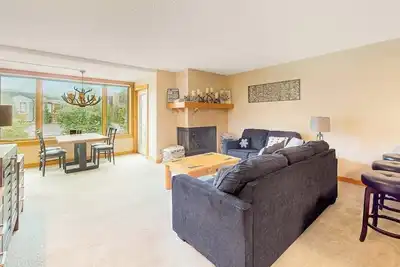 Image de Center Village Retreat | Fireplace, Walk to Ski Lifts, Hiking Trails & Dining