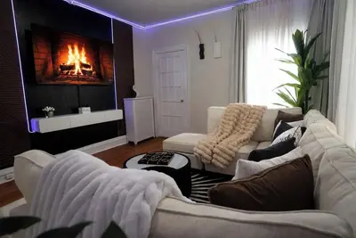Image de 6br Apt • Workspace • Near Lakefront + Red Line