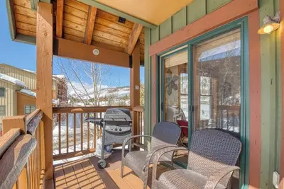 Image de Corner condo with hot tub & private washer/dryer - steps from the slopes