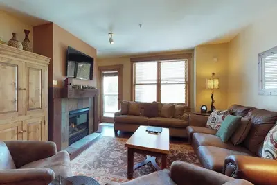 Image de Condo with Shared Pool, Sauna & Hot Tub, WiFi, and Washer/Dryer - Walk to Gondola