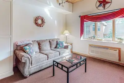 Image de Affordable condo w/ mountain views plus a shared pool & hot tub