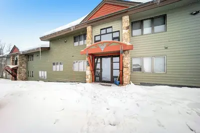 Image de Marvelous mountain condo with mountain views & balcony - dog-friendly