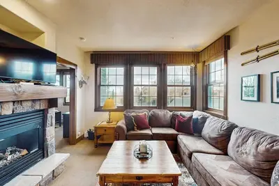 Image de Amazing home close to Granby Ranch with shared hot tub, pool, & WiFi