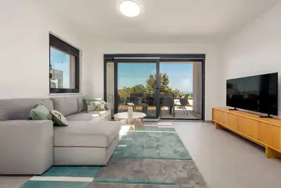 Image de Appartement de trois chambres avec une piscine Vir - Torovi - Vir - Pedinka, Vir (A-25977-a)