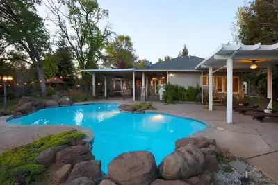 Image de Elegant Somerset  Estates • Luxury Nature Retreat