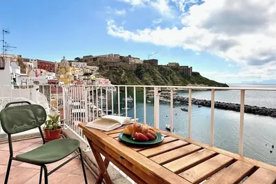 Image de Selene's Nest, Procida