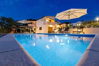 Image de Holiday Home Tanja Vir with heated pool