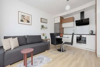 Image de Bright Apartment with Parking & Balcony Close to the Airport