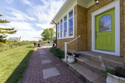 Image de Charming Studio Cottage, Pool, & Beach Access in Watch Hill, Ri