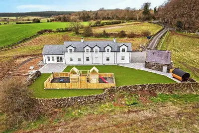 Image de Luxury cottage near the Antrim coast with sauna, hot tub and private playground