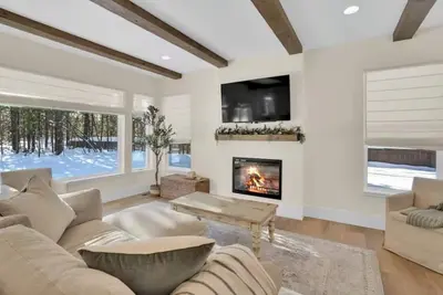 Image de 5br Bend Retreat | Hot Tub + River Access