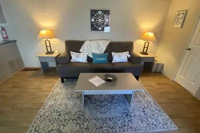 Image de Unwind in our cozy 3 bed cottage nestled in the heart of Niagara Wine country