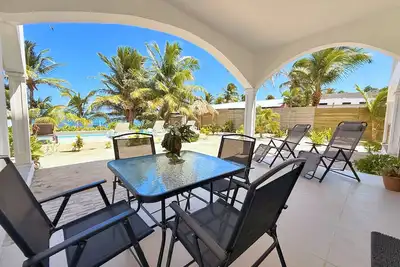 Image de 1br Seashell Suite | Groundfloor@Blue Water Beach