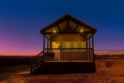 Image de Luxury Glamping Experience in a Serene Tiny Home Setting in Williams, Arizona