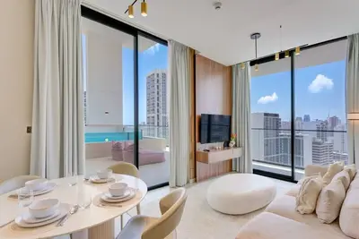 Image de Upgraded 2 Bed l City Views & Private Pool l Jvc