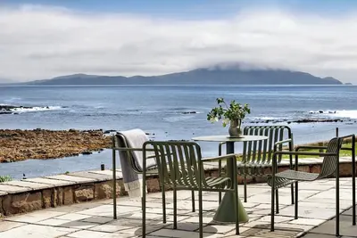 Image de Achill Island Interior Designed home perched on the shoreline spectacular views