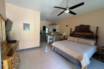 Image de Quiet, tranquil, secluded Studio Apartments with Ac, in charming Duncan Bay.