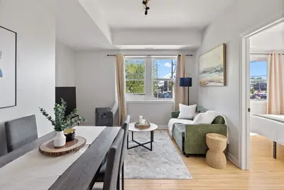 Image de Walkerville Windsor | 3br | 2 Private Apartments | Sleeps 6