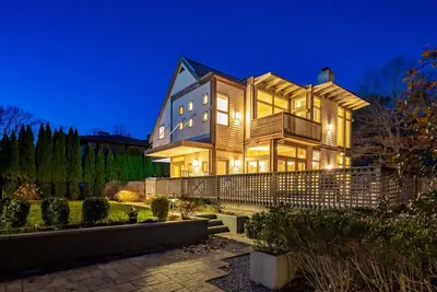 Image de Stylish Pool Retreat Set Along Shinnecock Hills Golf Club, Perfect for Families