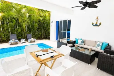Image de 3 Suites | L-Shaped Pool & Caribbean Retreat