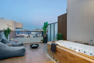 Image de New Seaview Suite w/Jacuzzi, 40m to Beach & Shops