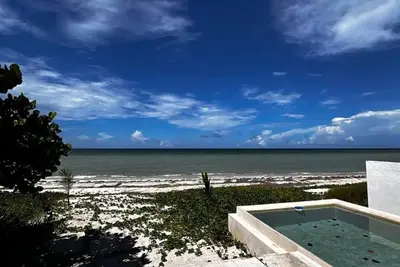 Image de Casa Dorada frente al mar en Chicxulub Mérida