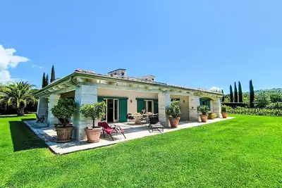Image de Belle maison de vacances privée avec Wifi, bain à remous, climatisation, Tv, patio, animaux admis
