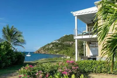 Image de Mahalo Villa | Beachfront & Generator | by BookVI