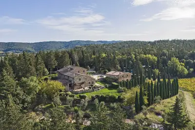 Image de Hilltop Umbrian Estate with Vineyard Views, by Cuvée