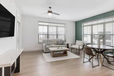 Image de Landing | Chic 2bd, Courtyard, Gym
