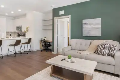 Image de Landing | Beautiful 2bd, Courtyard, Clubhouse