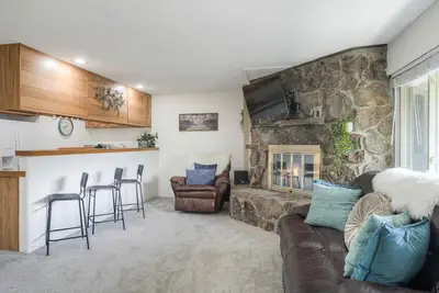 Image de 6 Mi to Keystone Resort: Cozy Lake Dillon Condo!