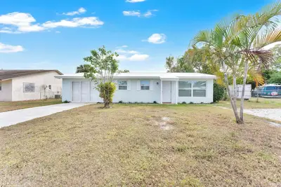 Image de Stuart Local Retreat! Cozy 2 Bedroom Near Sandsprit Park, Fisherman's Paradise