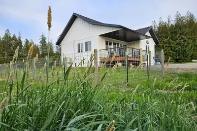 Image de Little White Farmhouse Haven