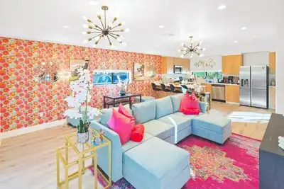 Image de Oo. Vibrant 3br NoHo Suite, Universal 15m, Family